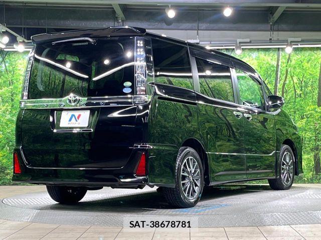 Toyota VOXY 2017-06 6615582-17