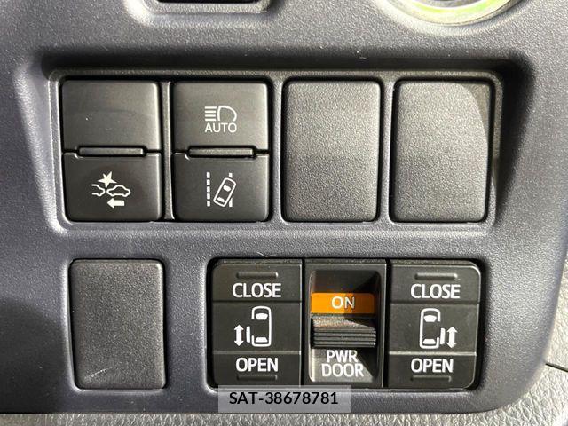 Toyota VOXY 2017-06 6615582-2