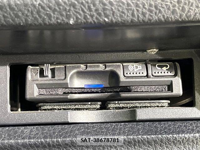 Toyota VOXY 2017-06 6615582-6