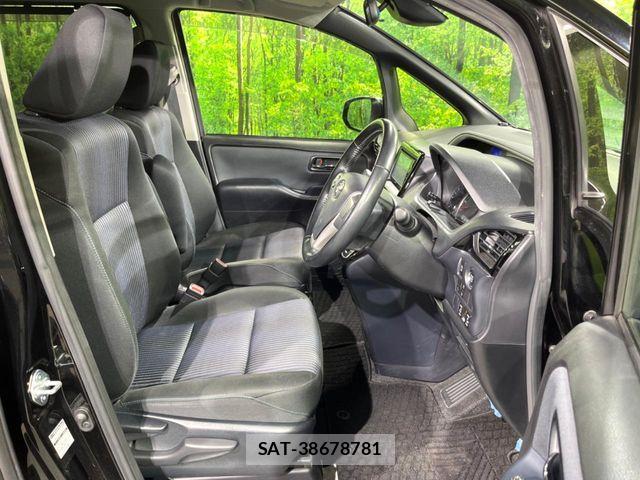 Toyota VOXY 2017-06 6615582-7
