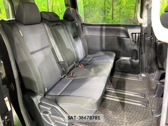Toyota VOXY 2017-06 6615582-8