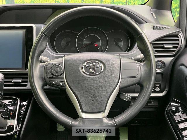 Toyota VOXY 2017-07 6615576-10