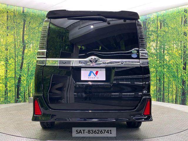 Toyota VOXY 2017-07 6615576-14