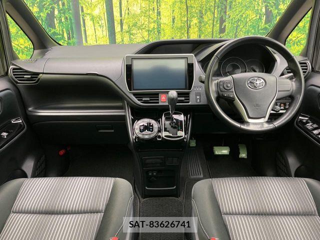 Toyota VOXY 2017-07 6615576-1