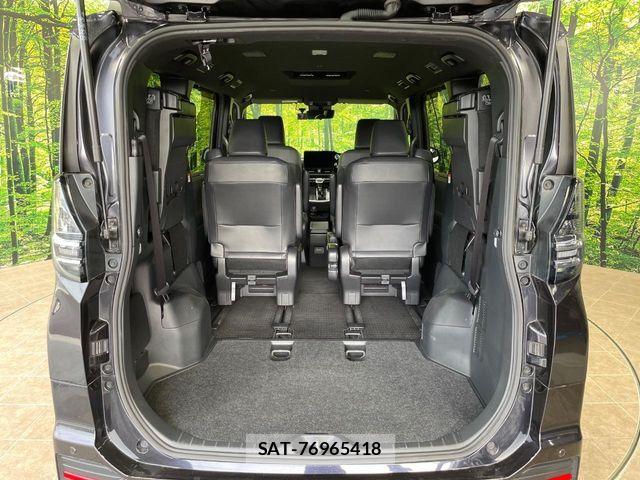 Toyota VOXY 2023-06 6615550-10