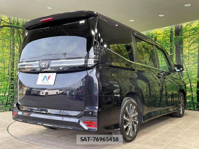 Toyota VOXY 2023-06 6615550-17