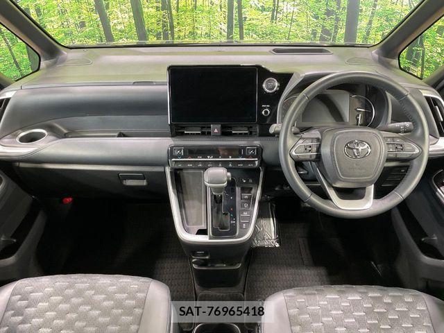 Toyota VOXY 2023-06 6615550-1