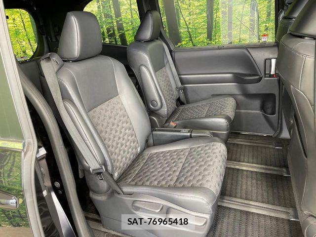 Toyota VOXY 2023-06 6615550-8