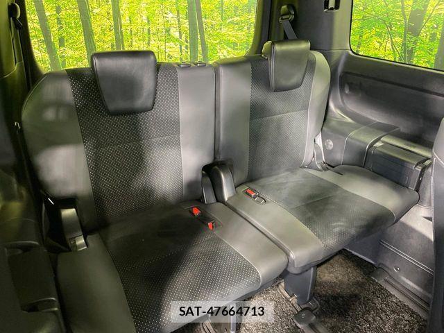 Toyota VOXY 2021-01 6615558-9