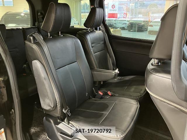 Toyota VOXY 2017-12 6615565-9