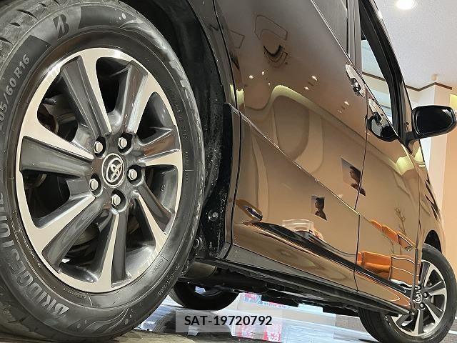 Toyota VOXY 2017-12 6615565-11