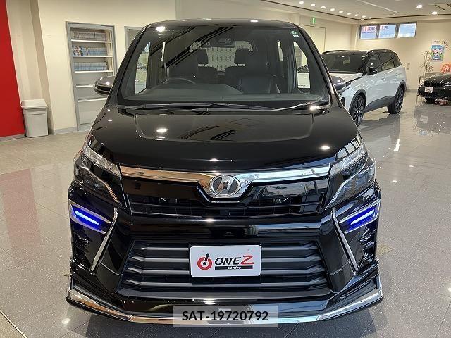 Toyota VOXY 2017-12 6615565-13