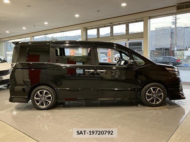 Toyota VOXY 2017-12 6615565-15