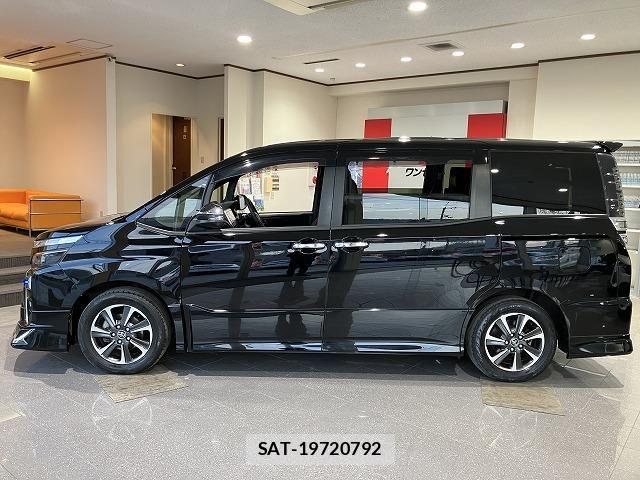 Toyota VOXY 2017-12 6615565-16