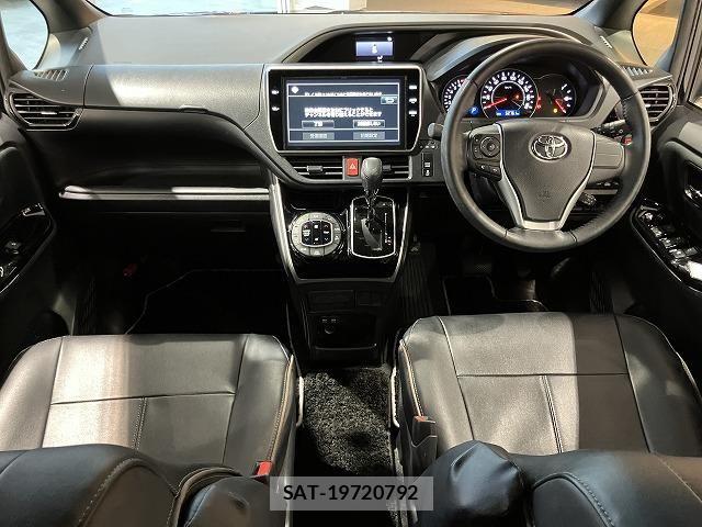 Toyota VOXY 2017-12 6615565-1