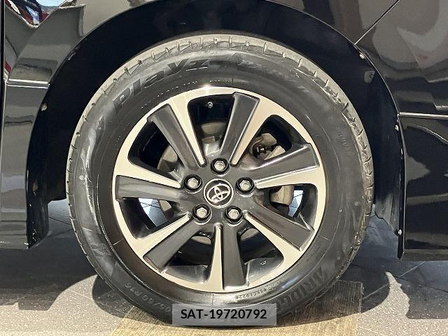 Toyota VOXY 2017-12 6615565-23
