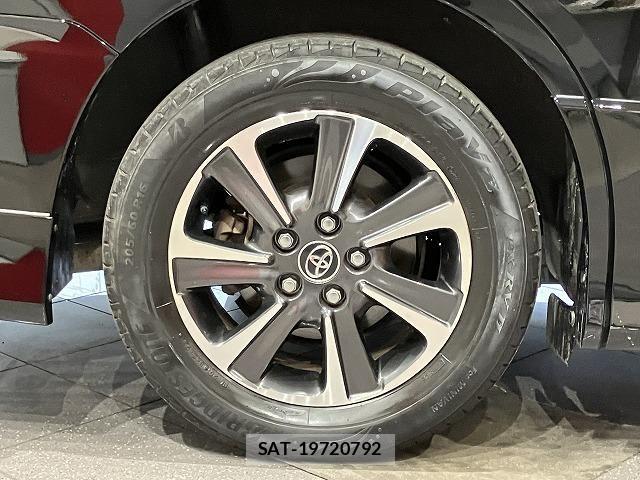 Toyota VOXY 2017-12 6615565-24