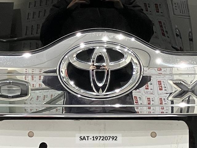 Toyota VOXY 2017-12 6615565-27