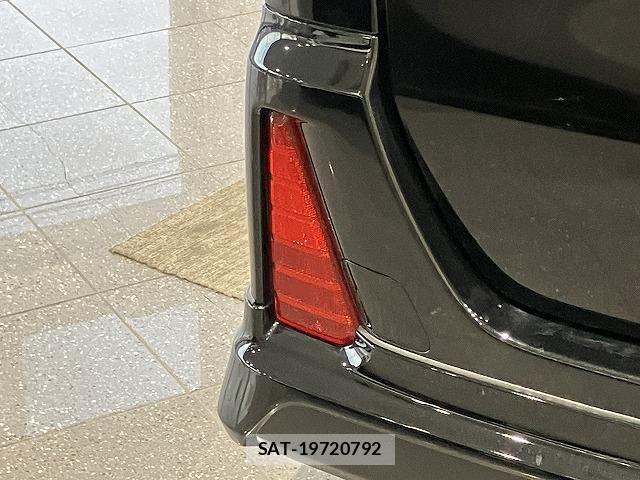 Toyota VOXY 2017-12 6615565-28
