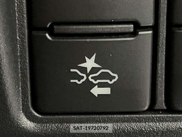 Toyota VOXY 2017-12 6615565-6