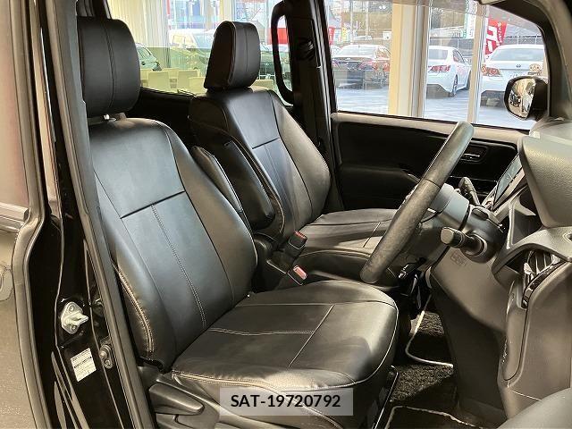 Toyota VOXY 2017-12 6615565-8