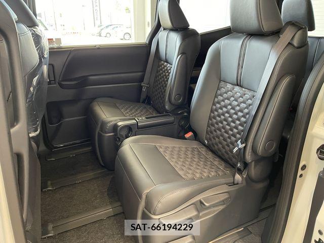 Toyota VOXY 2026-04 6615545-27
