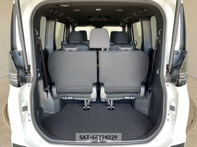 Toyota VOXY 2026-04 6615545-29