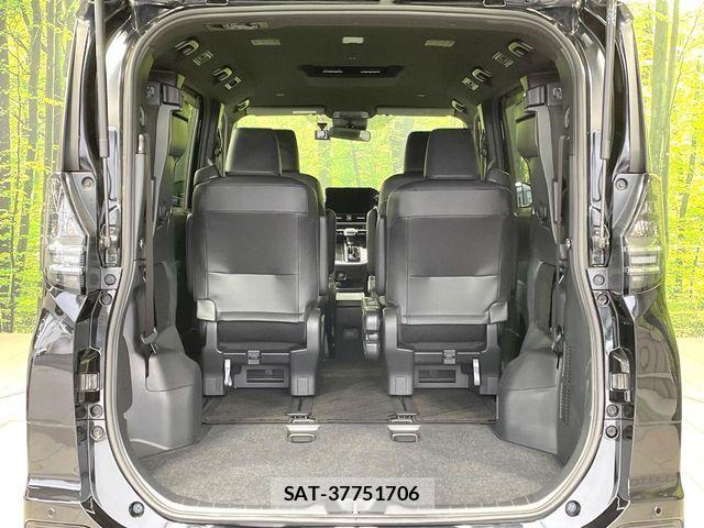 Toyota VOXY 2023-10 6615552-11