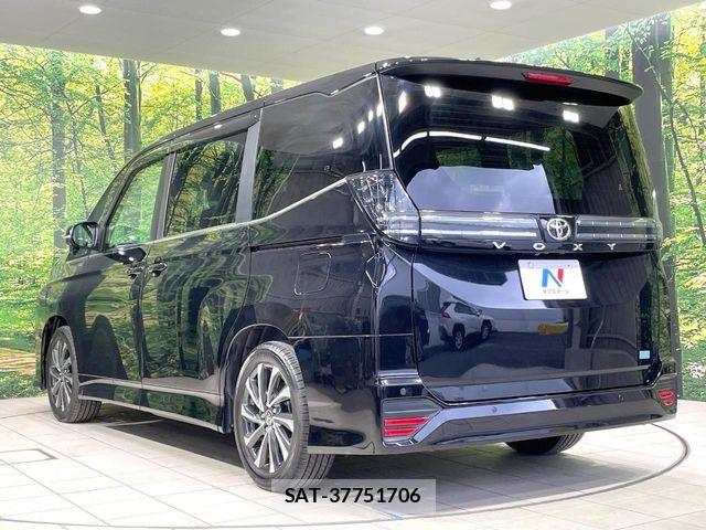 Toyota VOXY 2023-10 6615552-18