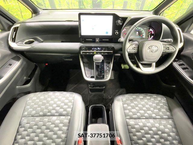 Toyota VOXY 2023-10 6615552-1