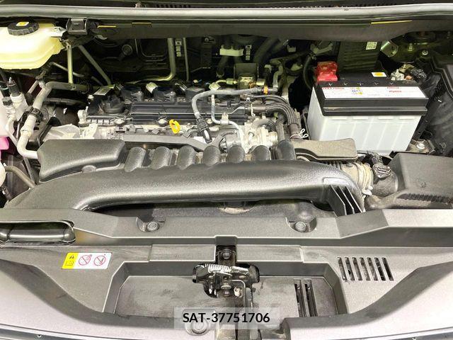 Toyota VOXY 2023-10 6615552-19