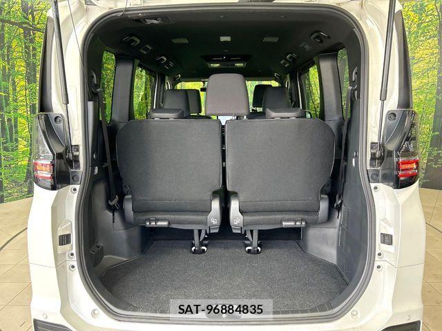 Toyota VOXY 2022-08 6615549-10