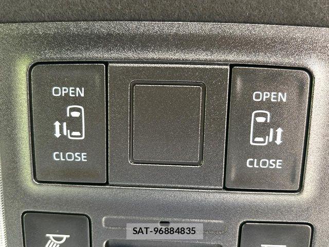 Toyota VOXY 2022-08 6615549-5