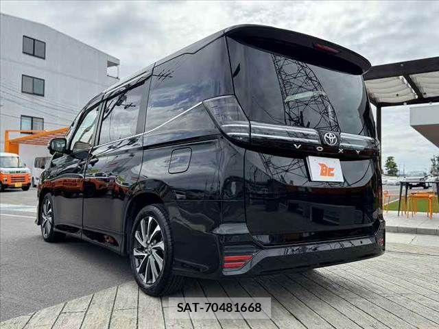Toyota VOXY 2022-12 6615554-12