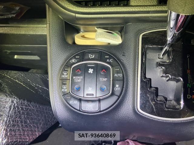Toyota VOXY 2019-07 6642854-15