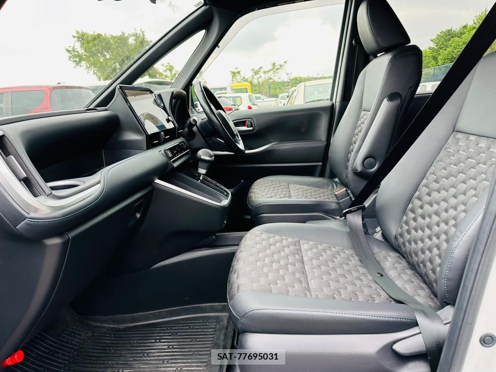 Toyota VOXY 2022 6542572-10