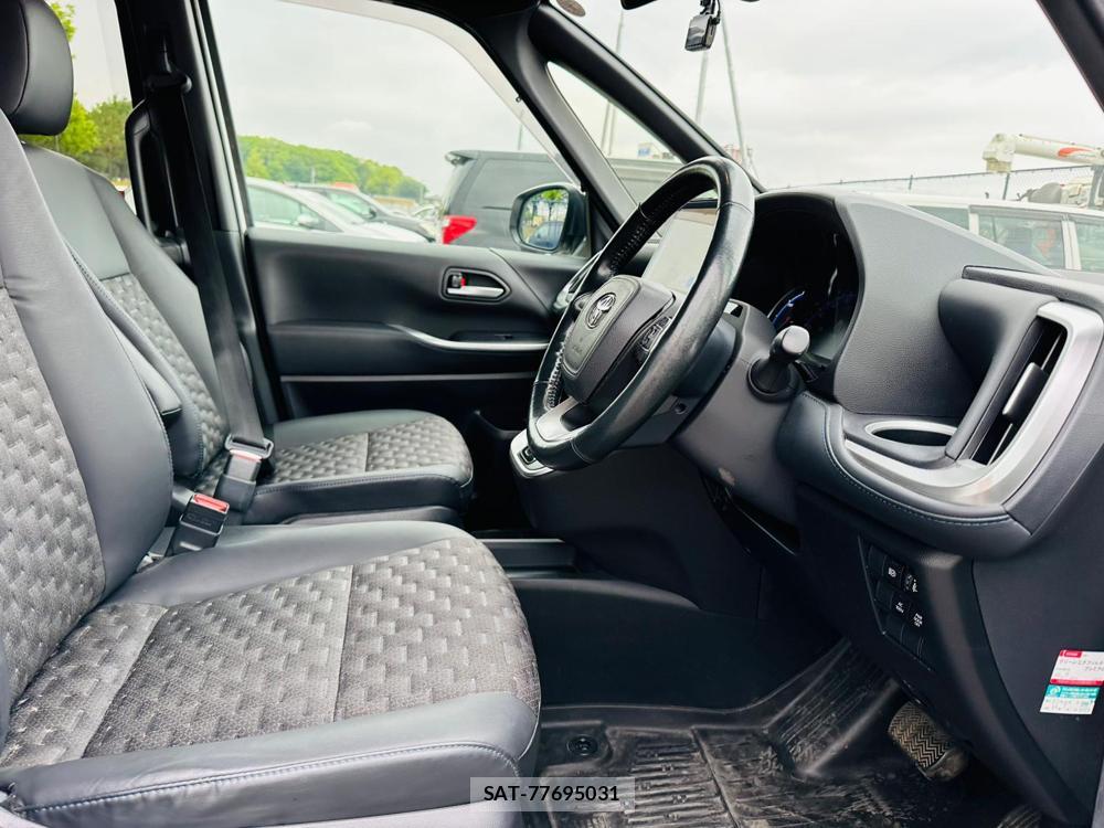 Toyota VOXY 2022 6542572-11