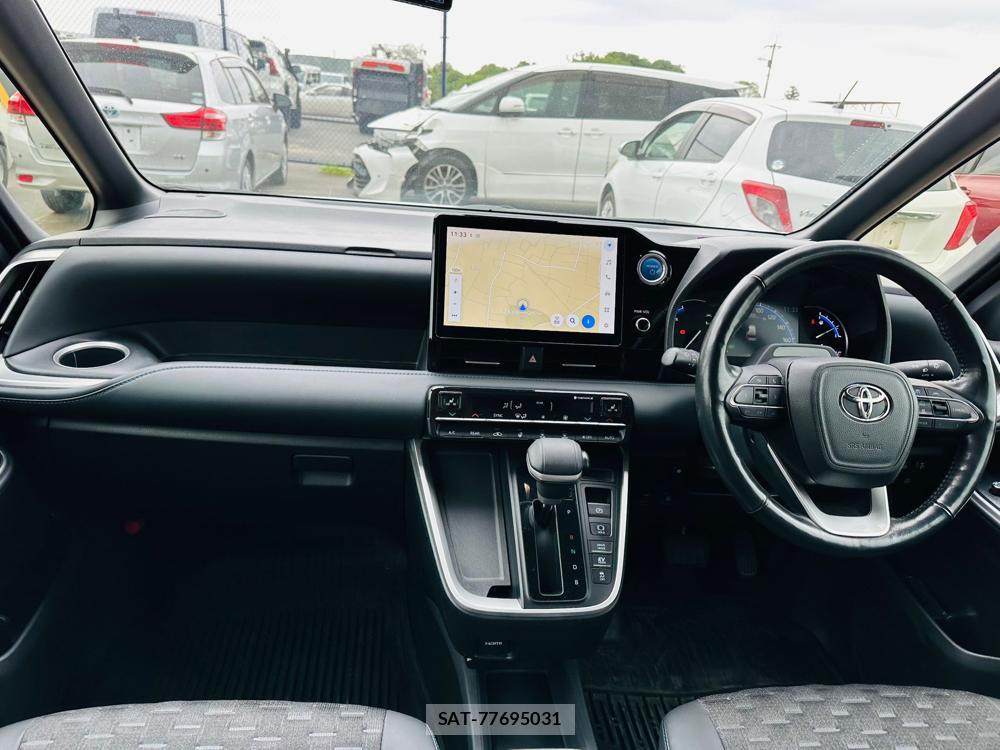 Toyota VOXY 2022 6542572-12