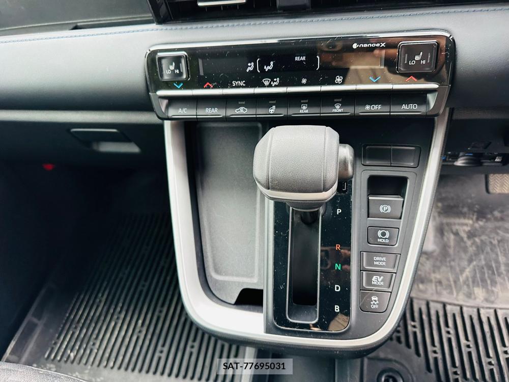 Toyota VOXY 2022 6542572-18