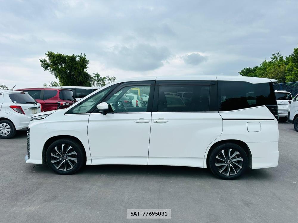 Toyota VOXY 2022 6542572-1