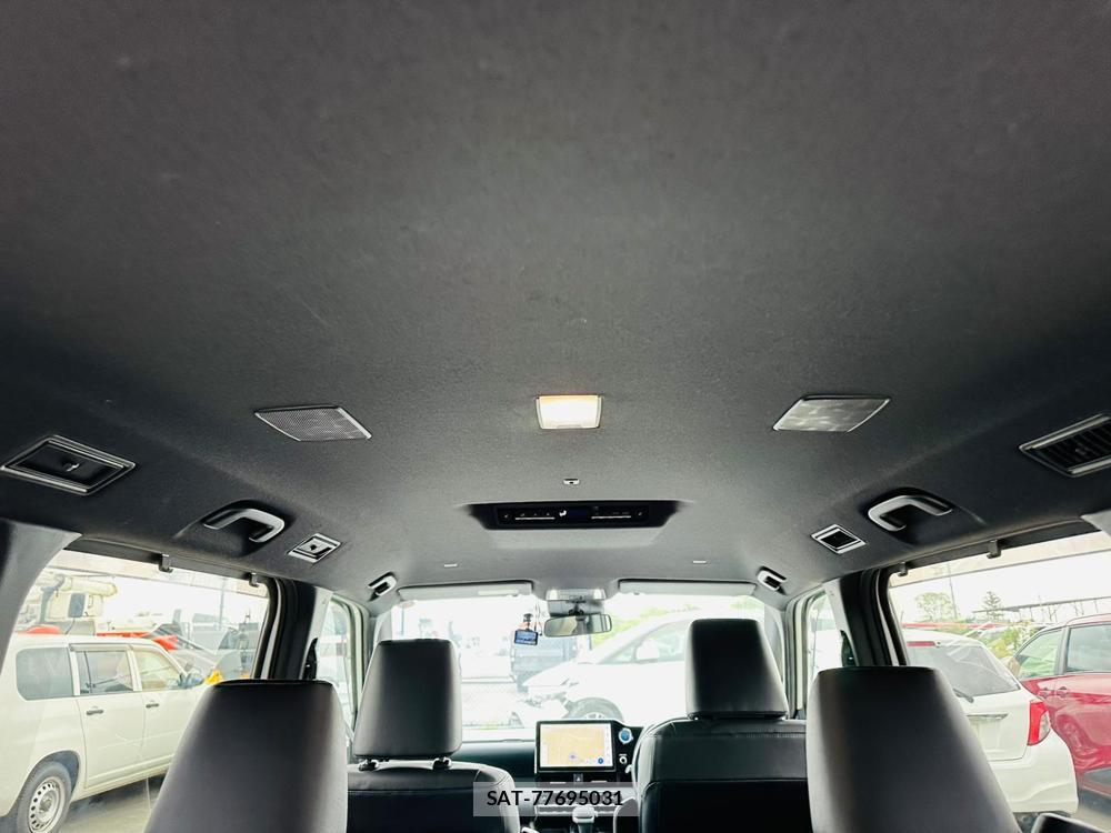 Toyota VOXY 2022 6542572-23