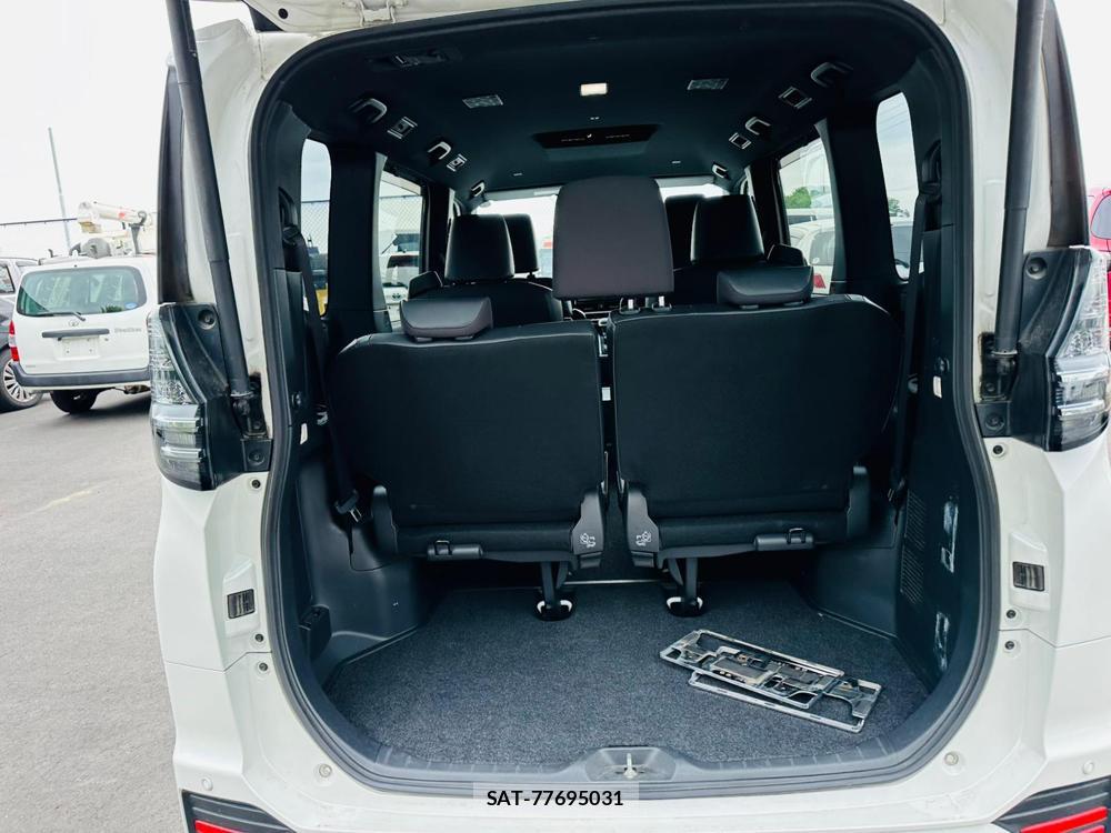 Toyota VOXY 2022 6542572-24