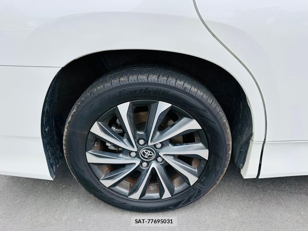 Toyota VOXY 2022 6542572-26