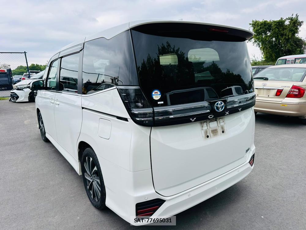 Toyota VOXY 2022 6542572-2