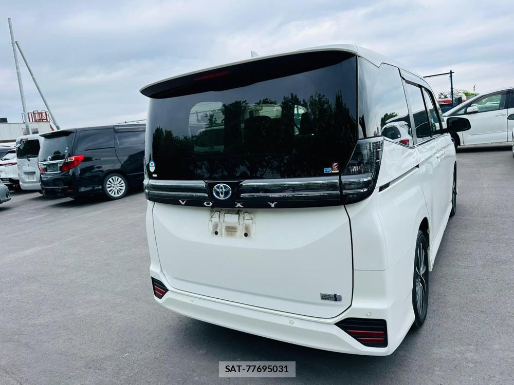 Toyota VOXY 2022 6542572-4