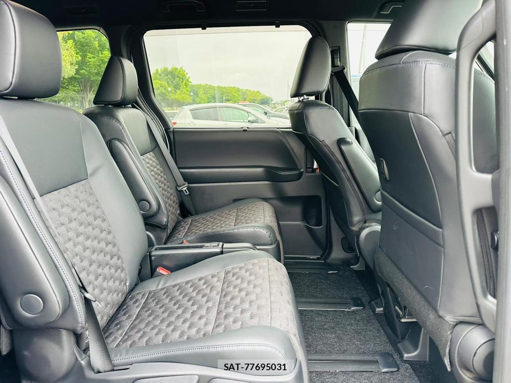 Toyota VOXY 2022 6542572-8