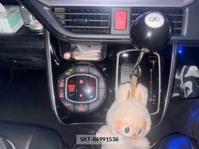 Toyota VOXY 2017-12 6615595-11