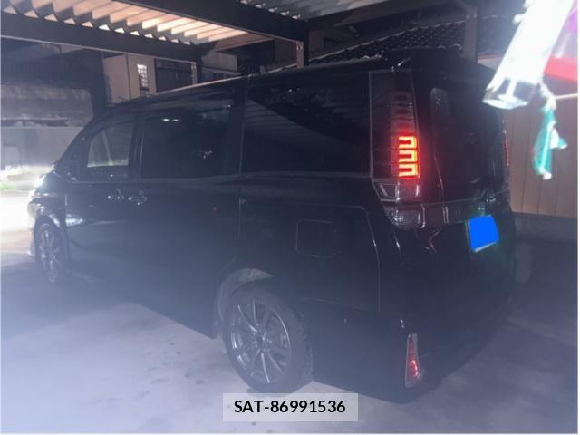 Toyota VOXY 2017-12 6615595-14