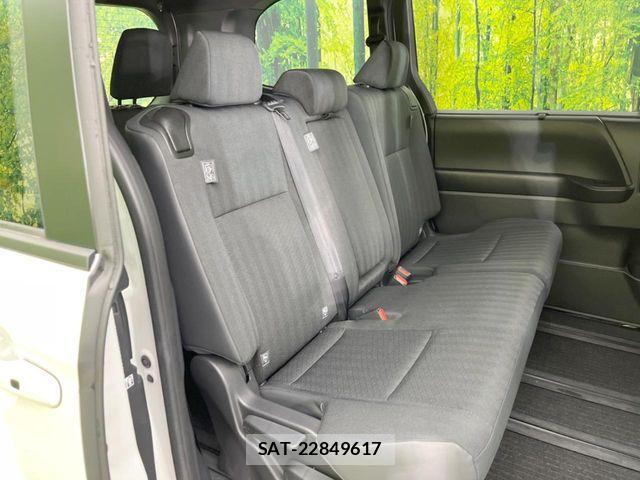 Toyota VOXY 2024-10 6674085-8