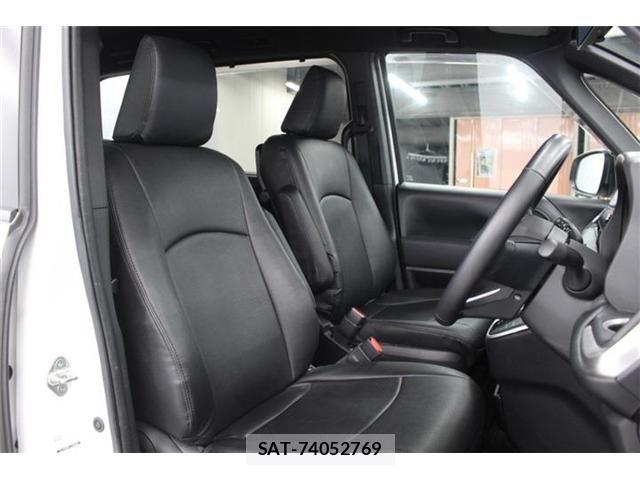 Toyota VOXY 2022-12 6674092-24